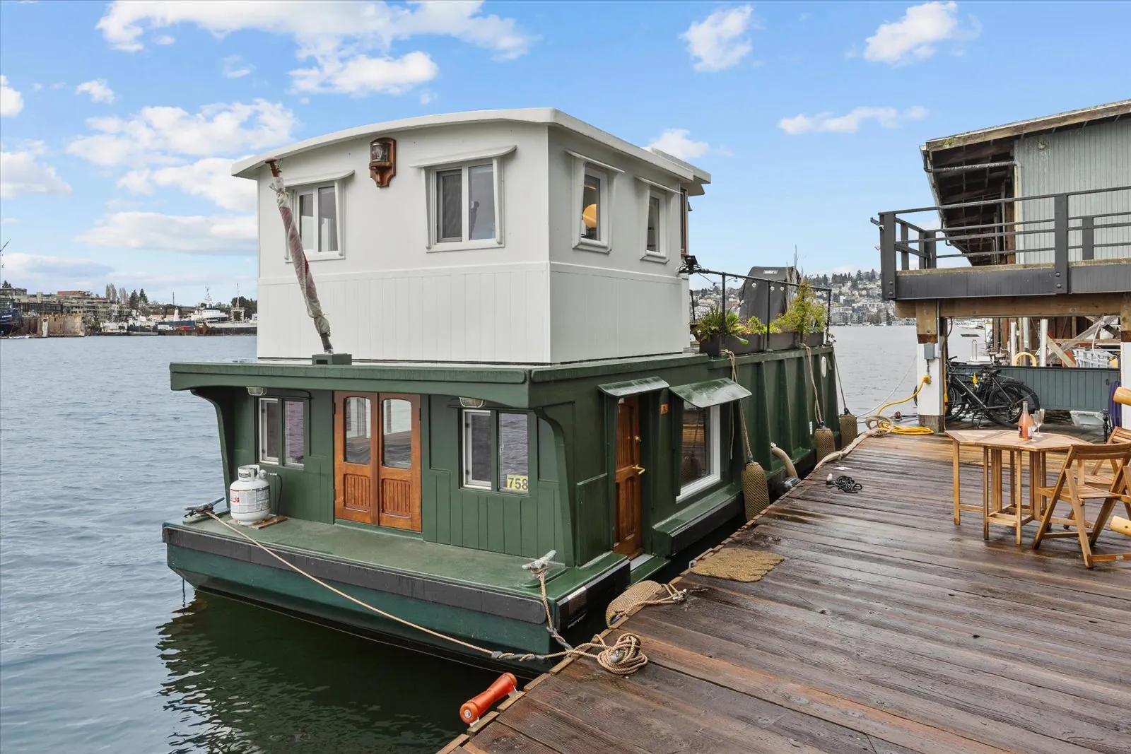Seattle houseboat known as Seaweed at its moorage