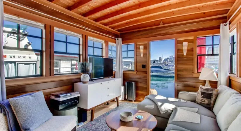 Exterior of Tranquil Retreat, a Seattle houseboat